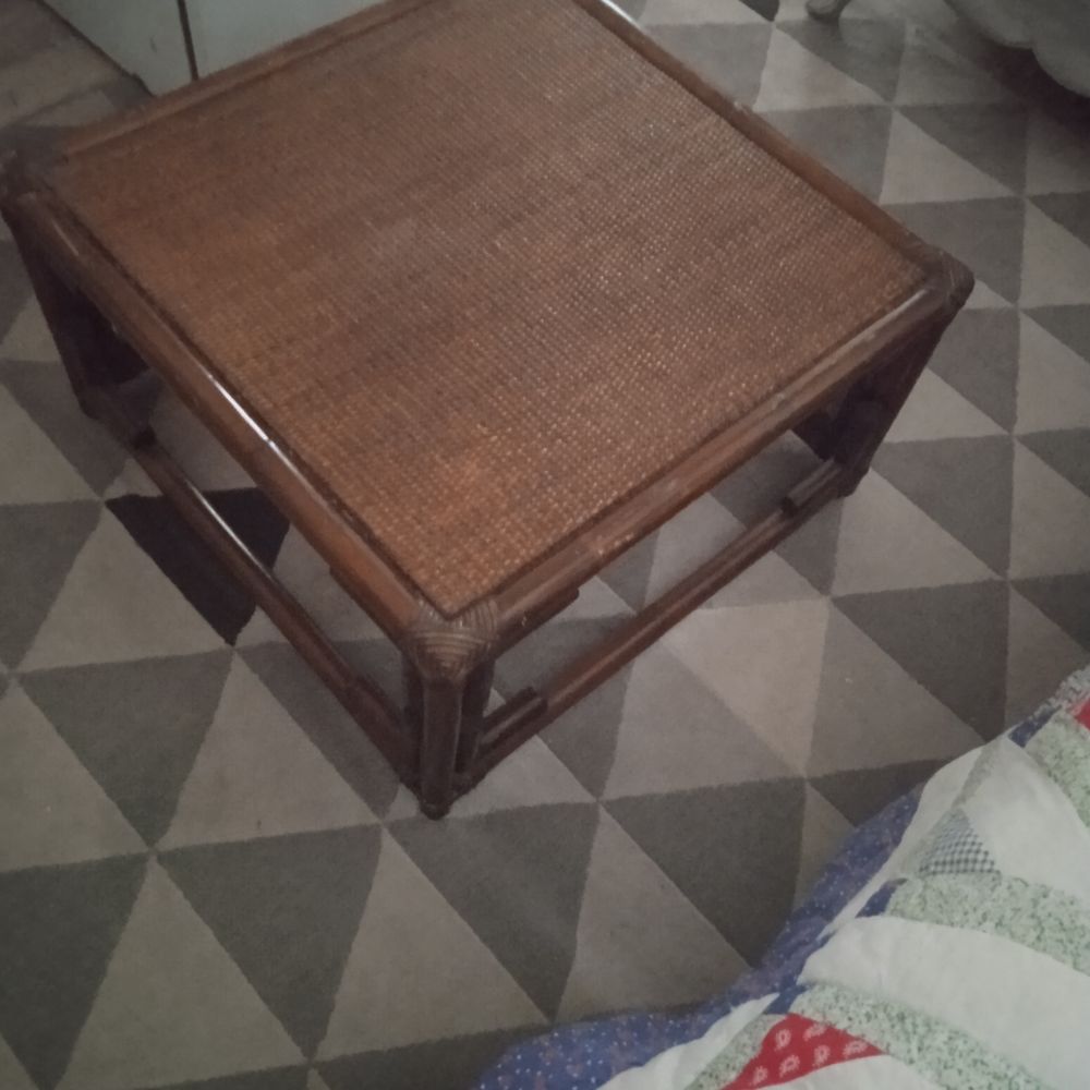 Table basse bambou 64*64 hauteur 35 cm Tr&egrave;s bon &eacute;tat Meubles