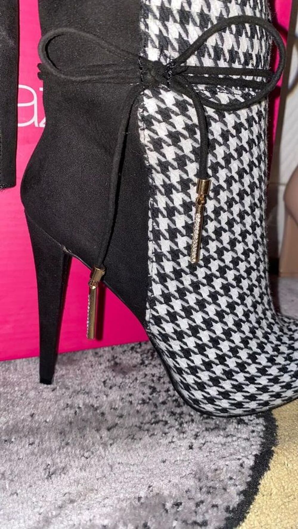bottes hautes noirs et blancs Chaussures