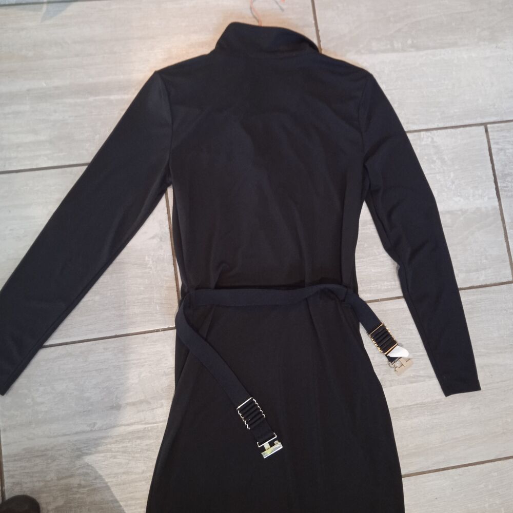 Robe noire manches longue ceinture dor&eacute;e &agrave; la taille 2 poche Vêtements