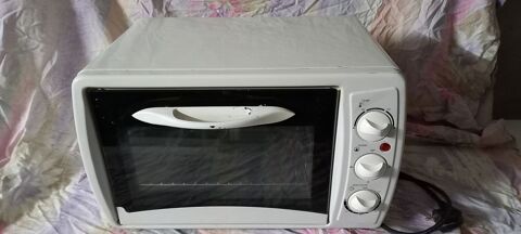 FOUR �LECTRIQUE TYPE R�SISTANCES  13 Cuers (83)