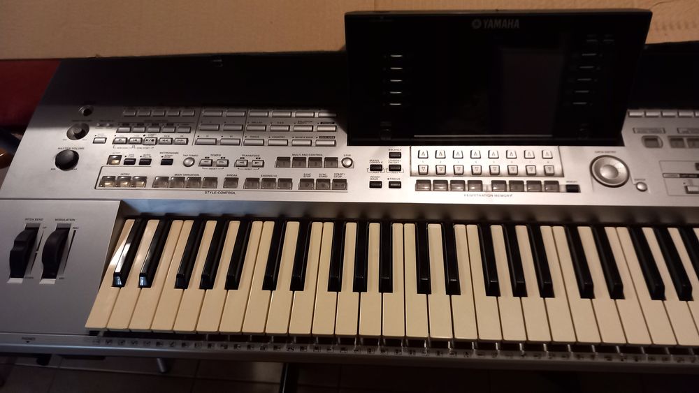 tyros1 &eacute;tat comme neuf,fonctions et esth&eacute;tic Instruments de musique