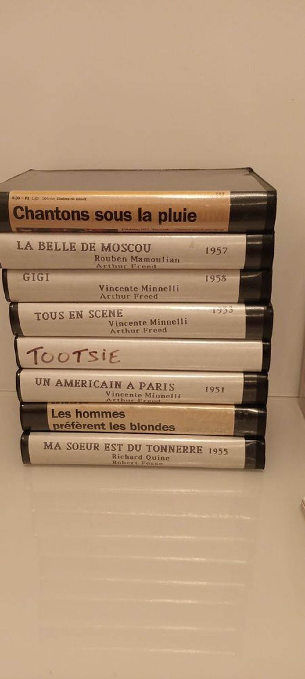 23 cassettes VHS de com&eacute;dies musicales am&eacute;ricaines Photos/Video/TV