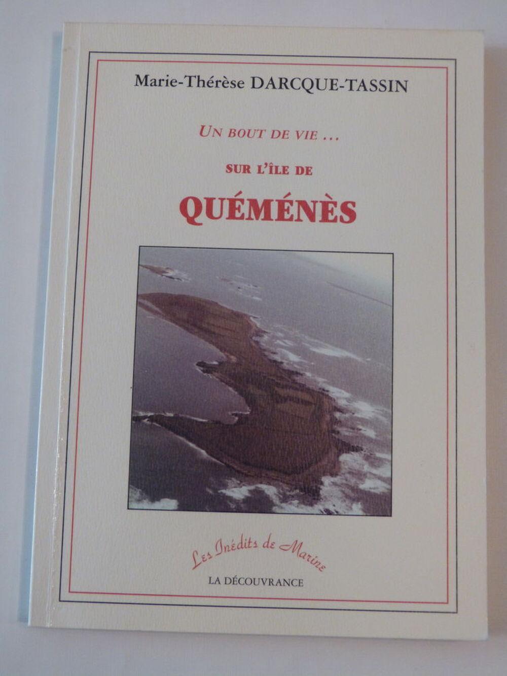 UN BOUT DE VIE SUR L' ILE DE QUEMENES ( BRETAGNE ) Livres et BD