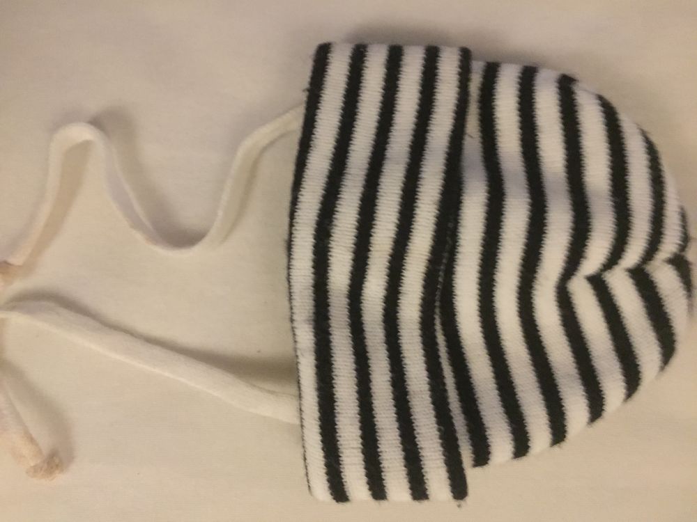 1 bonnet et des chaussons 1 mois 3€ Puériculture