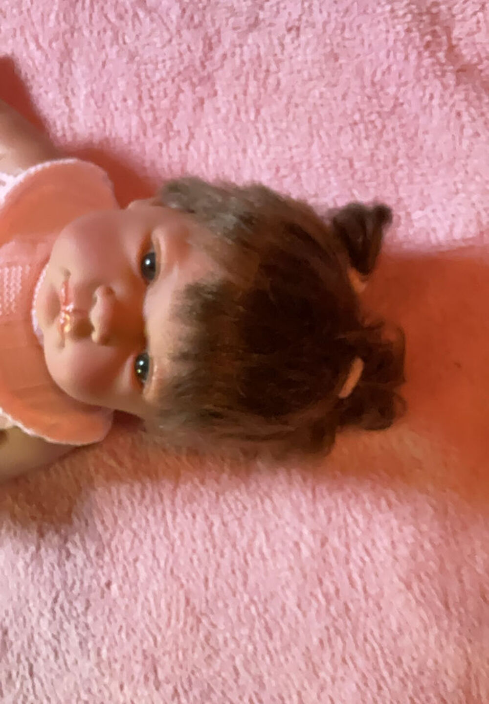 Poup&eacute;e reborn fille robe rose 