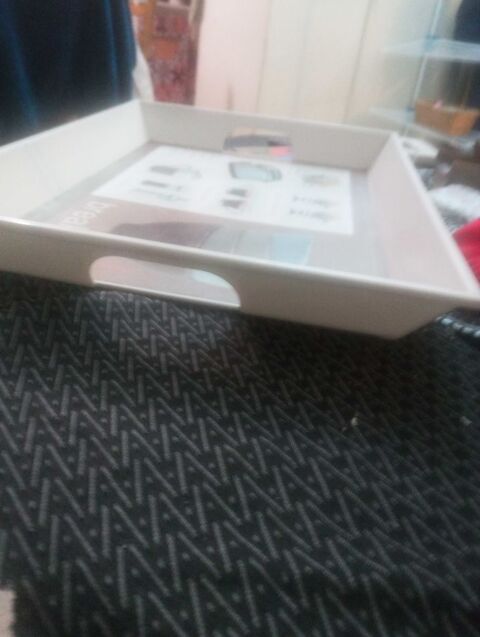 plateau en plastique avec des poignes 10 Guyancourt (78)