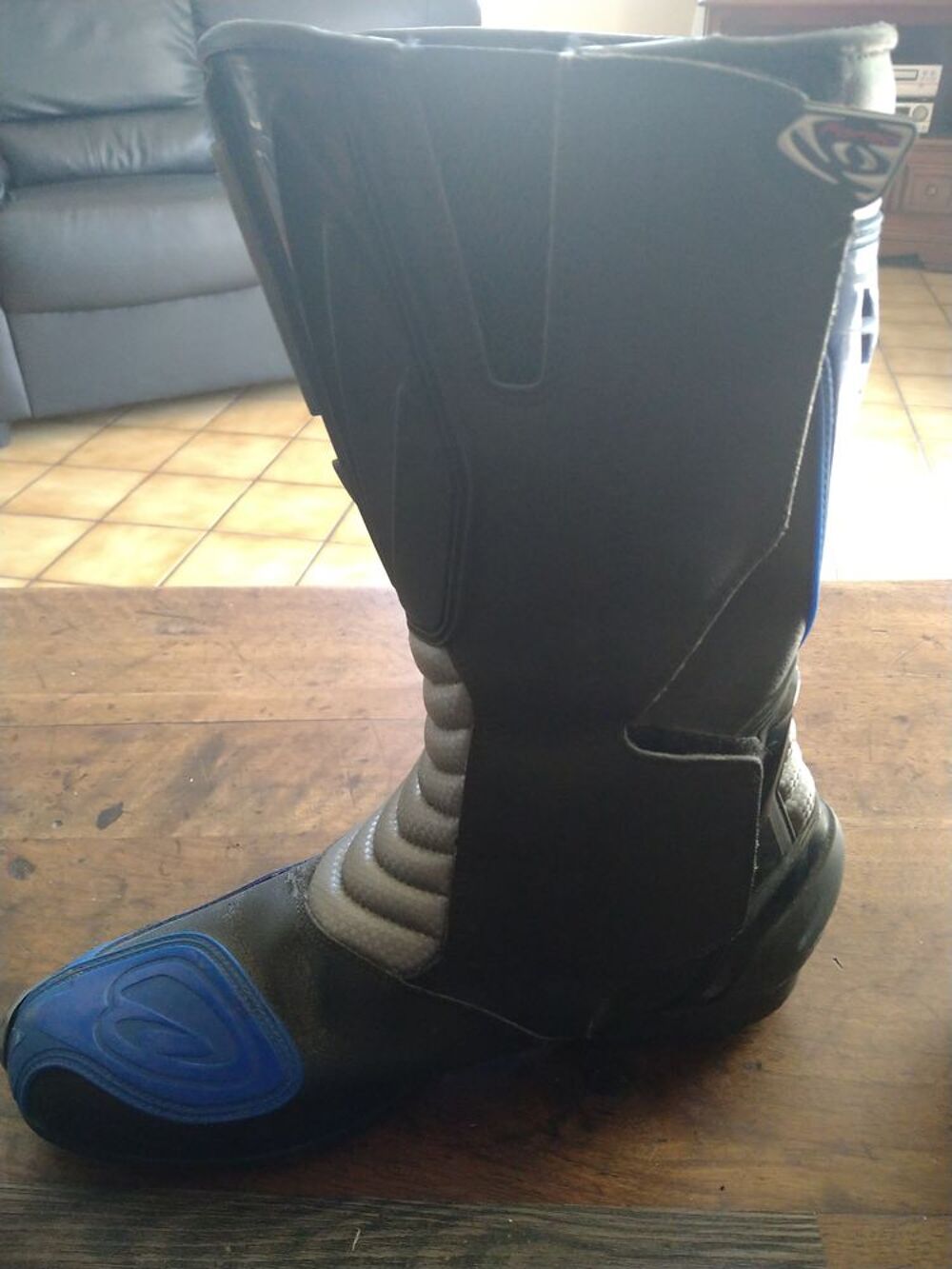 Bottes moto taille 46 pour pied (44/45) tr&egrave;s bon &eacute;tat Chaussures