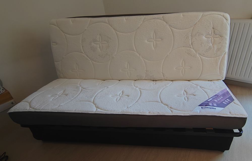 Banquette-lit- clic-clac + 2 coussins d&eacute;co (mod&egrave;le New York) Meubles