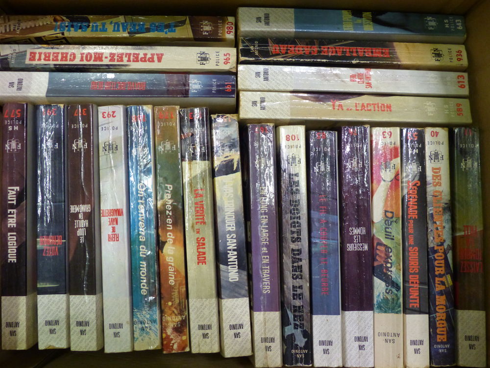 Collection de 170 San Antonio. Livres et BD
