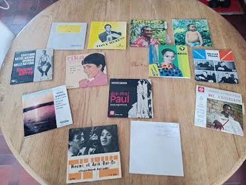 LOT DE DISQUES VINYLS 45 TOURS 5 Saint-Jean-du-Cardonnay (76)