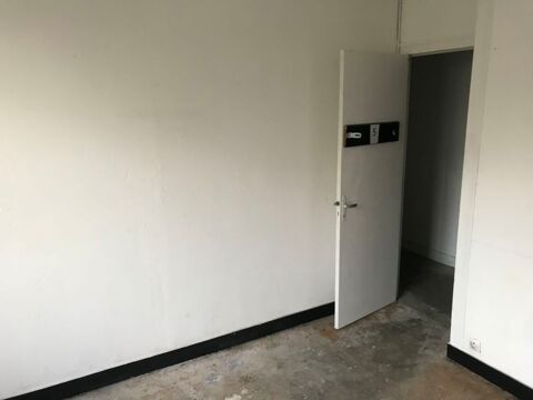  Parking / Garage � louer 200 m� Lu�ay-le-m�le