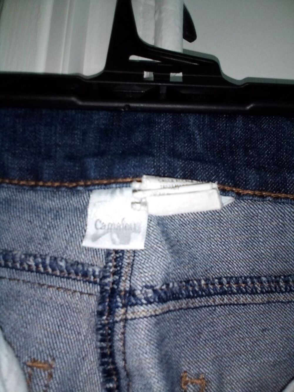 pantalon en jean's bleu fonc&eacute; Vêtements