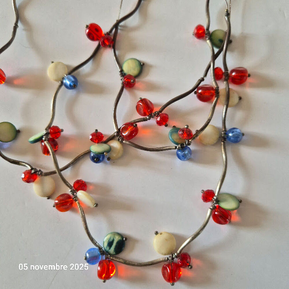 Collier fantaisie en perles de verre et argent et 2 boucles Bijoux et montres