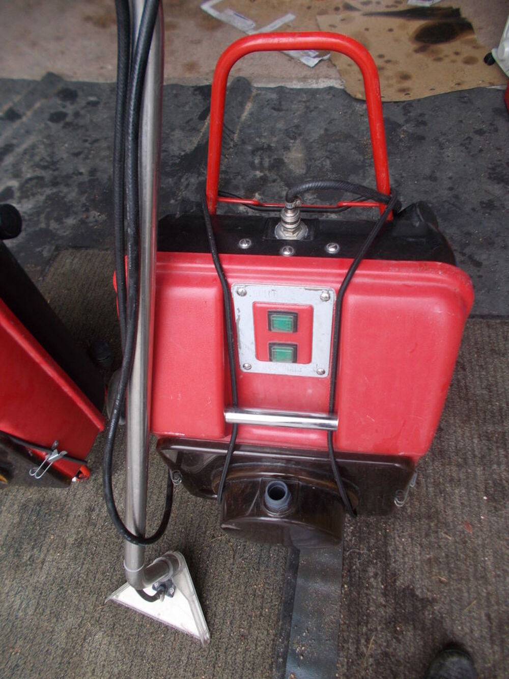 aspirateur et eau de presing sur roulette faire prix Electroménager
