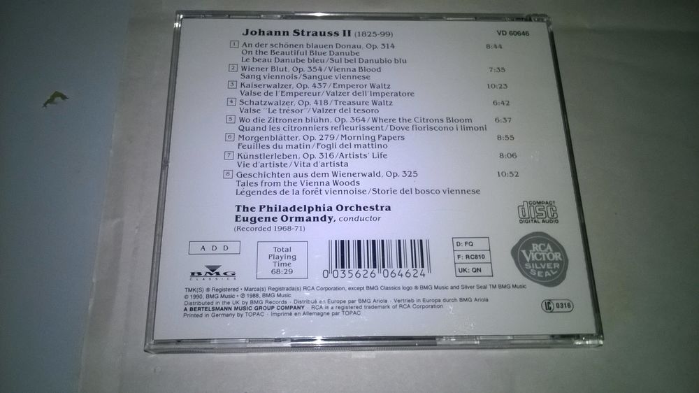 CD STRAUSS Johann
Le Beau Danube Bleu Et Autres Valses C&eacute;l&egrave; CD et vinyles