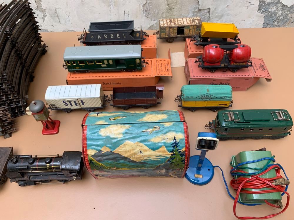 Trains / locomotives 