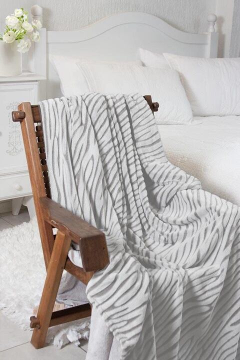 Plaid en fausse fourrure, motif tigre 25 Villeurbanne (69)