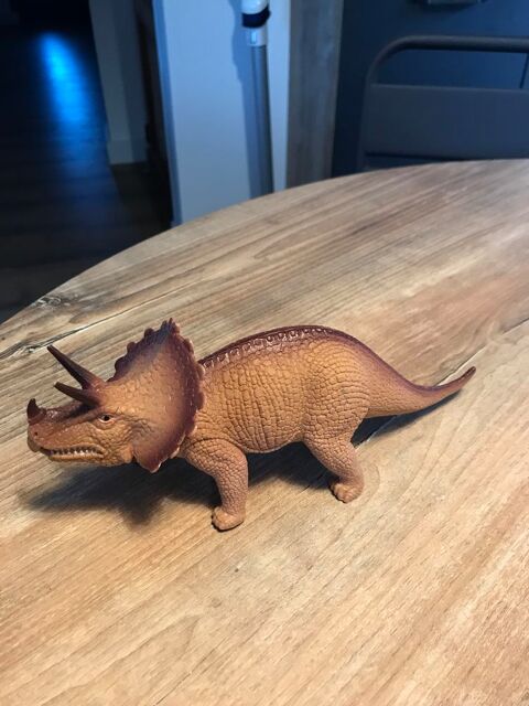 Jouet dinosaure 6 Saleilles (66)