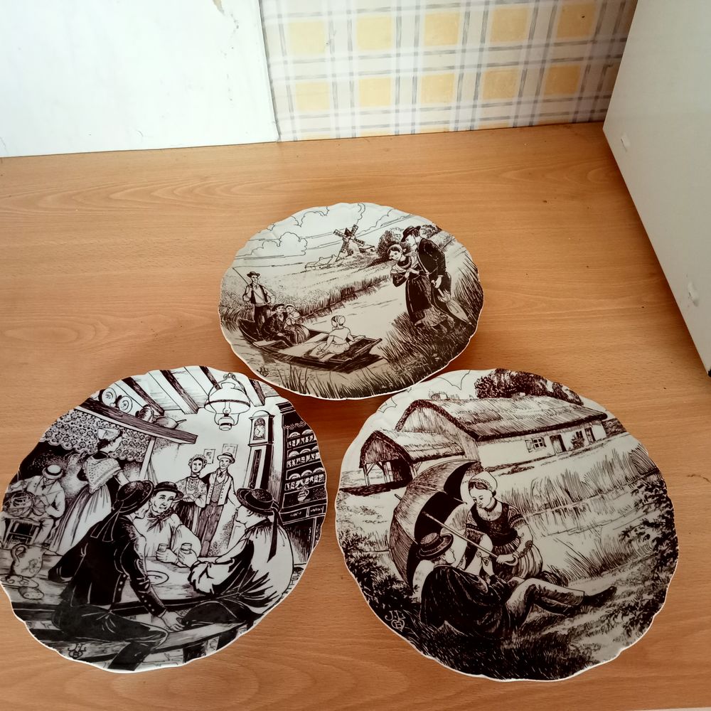 3 assiettes d&eacute;coratives de Vend&eacute;e Décoration
