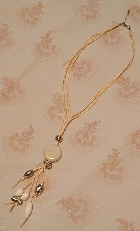 Collier a breloques, 2 Strasbourg (67)