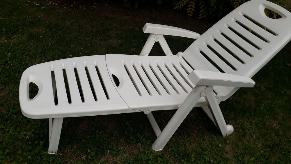 BAIN DE SOLEIL AVEC MATELAS Meubles