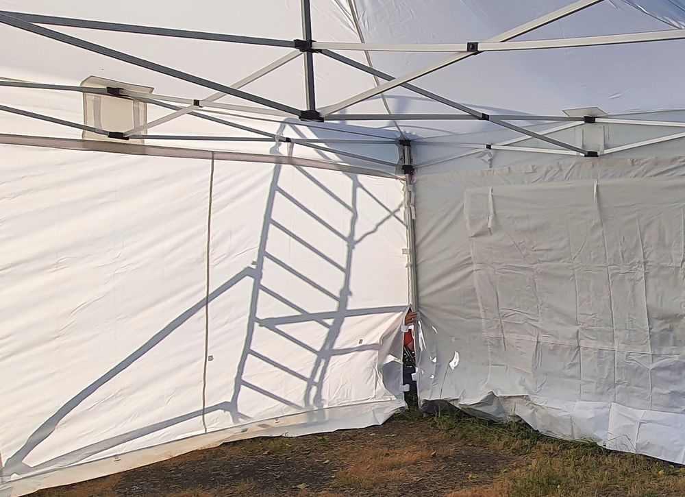 barnum blanc de 8 x 4 m&egrave;tres (tente de r&eacute;ception) Jardin