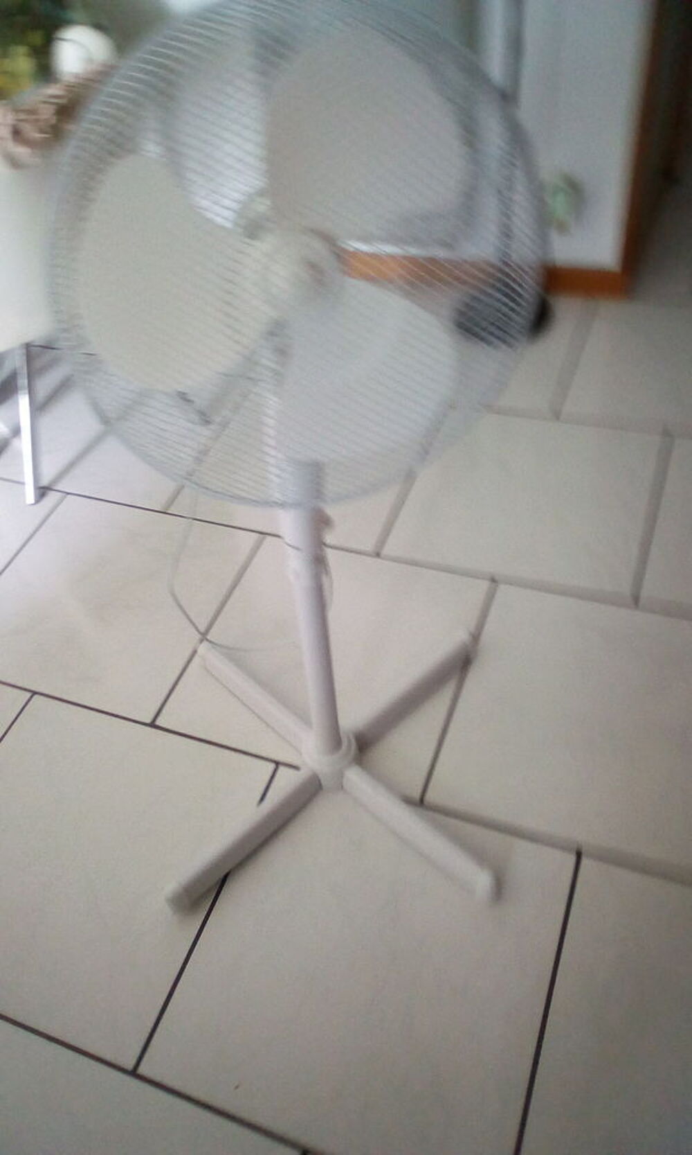 Ventilateur blanc Electroménager