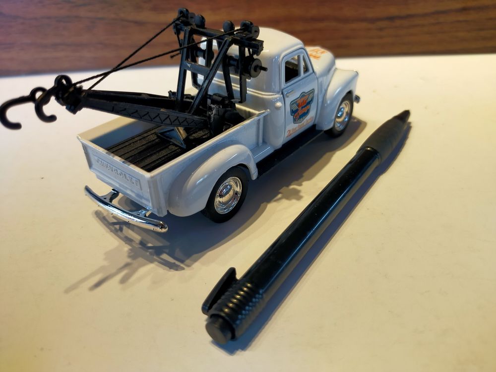 Miniature d&eacute;panneuse Chevrolet Tow Truck 1953
Jeux / jouets