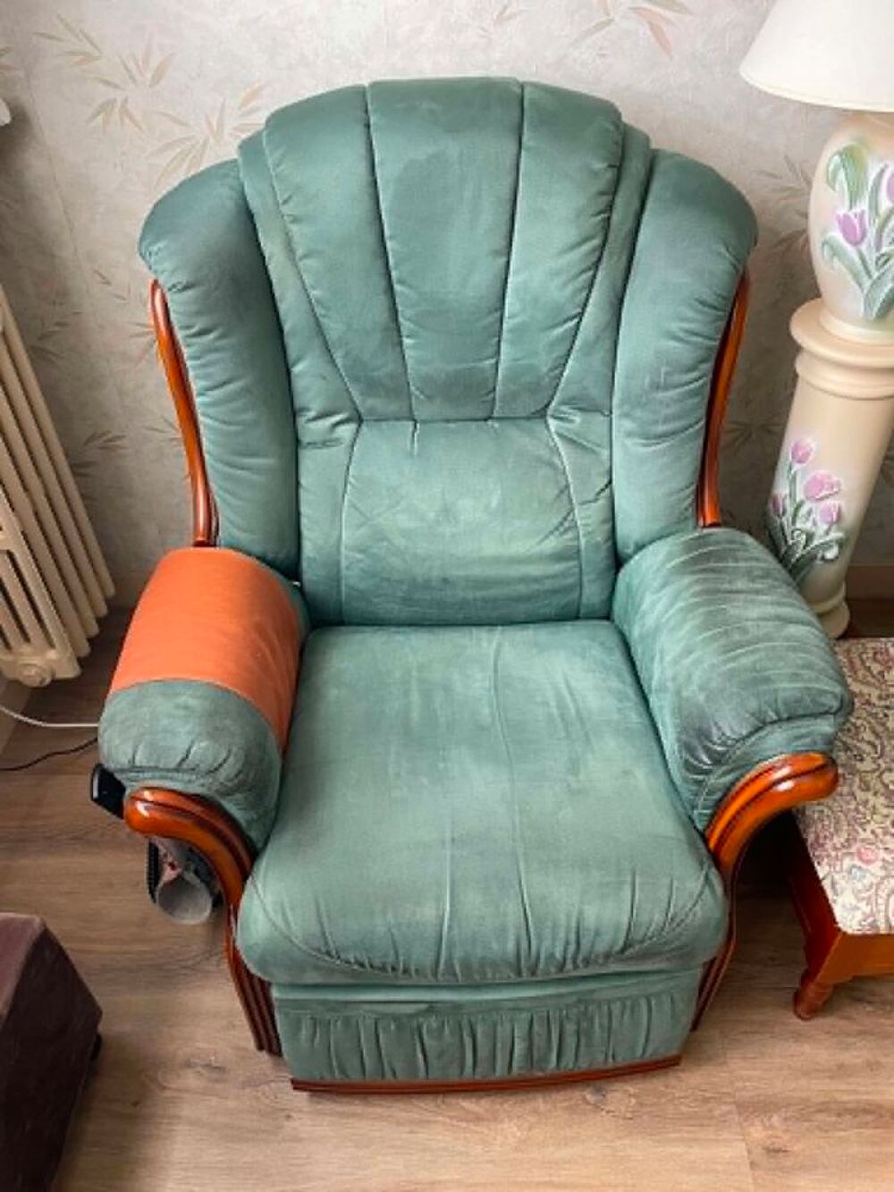 Ensemble canap&eacute; + 2 fauteuils dont un &eacute;lectrique couleur ver Meubles