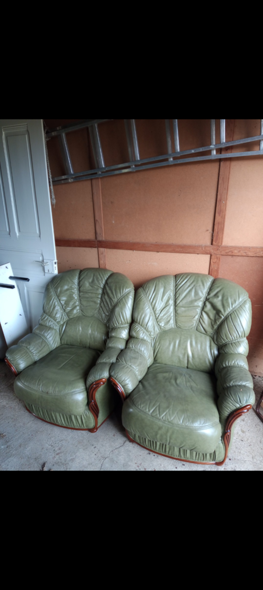 Fauteuil cuir vert et 2 fauteuils Meubles