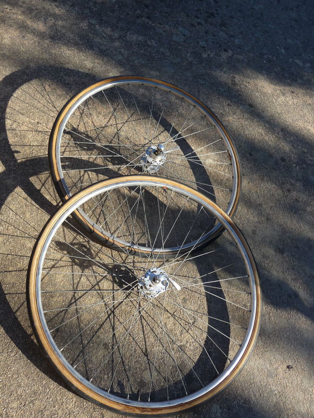 Roues de v&eacute;lo mi-course V�los