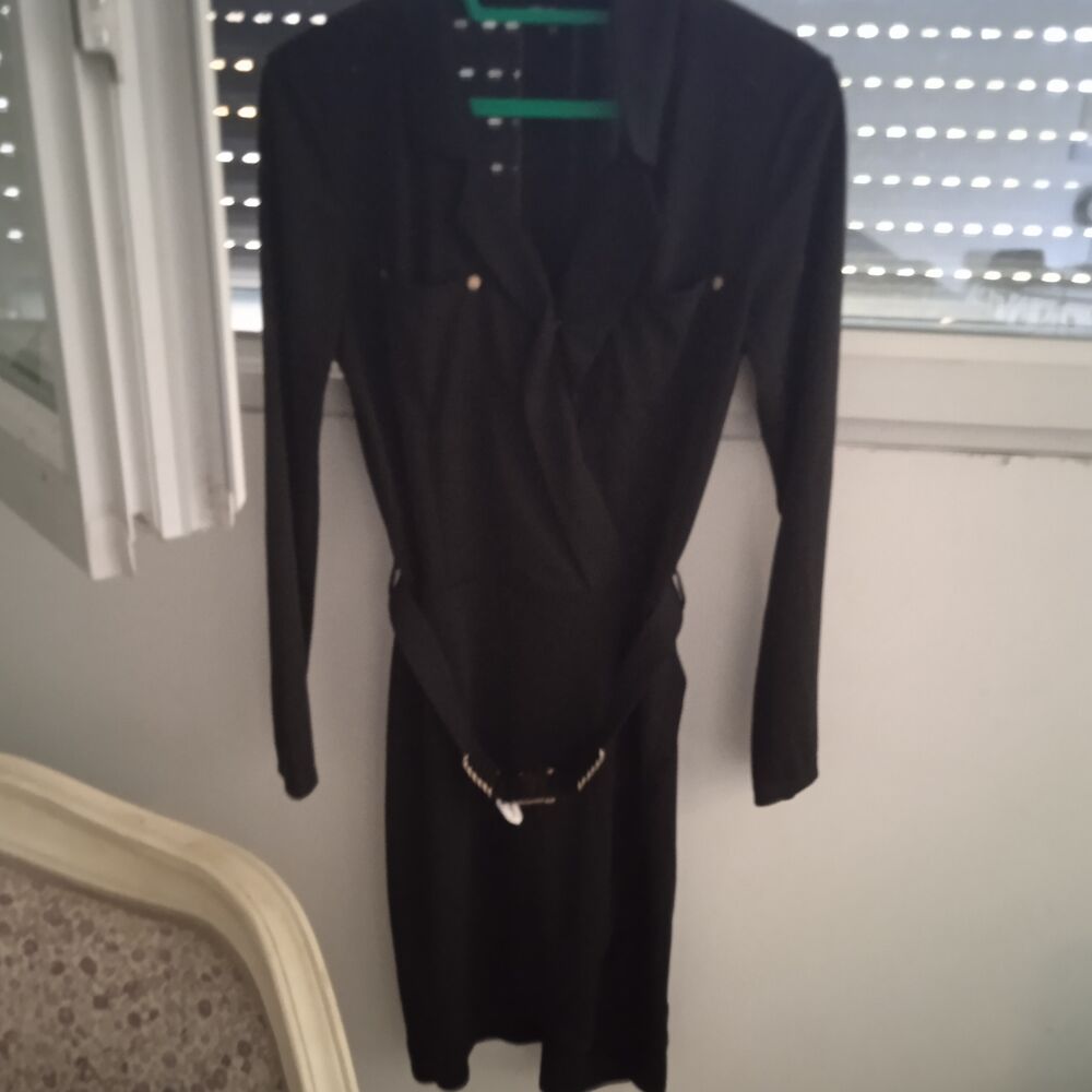 Robe noire manches longue ceinture dor&eacute;e &agrave; la taille 2 poche Vêtements