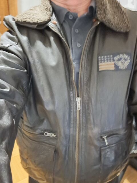 Blouson Aviateur en Cuir Noir - Col Fourrure 49 Amiens (80)