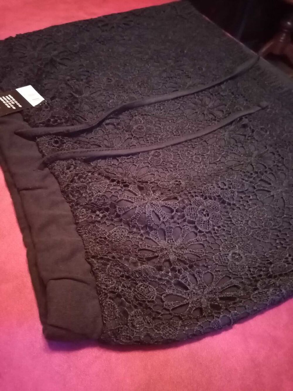 Jupe noire taille L neuve avec &eacute;tiquettes Vêtements