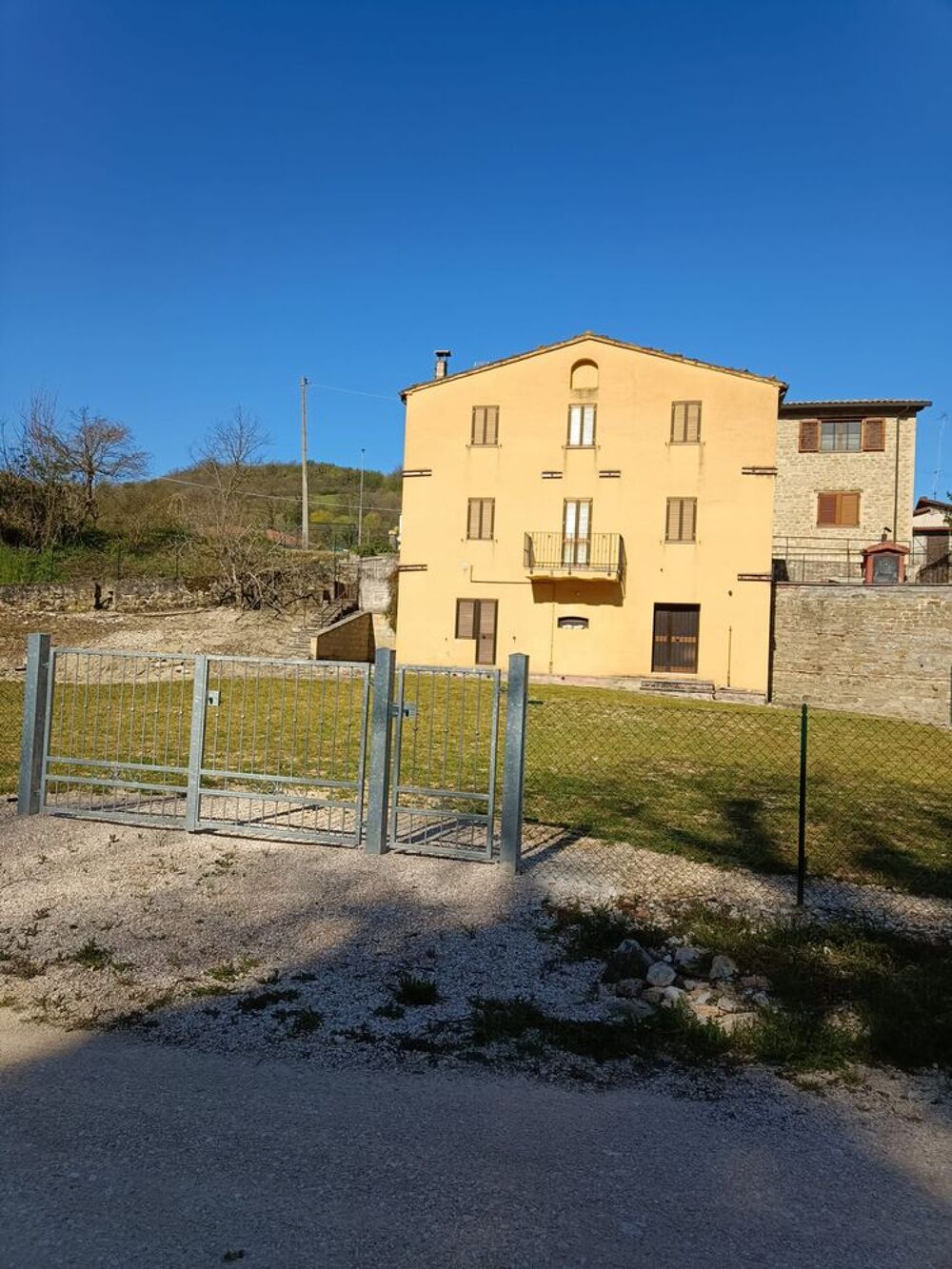 Vente Maison Maison spacieuse dans un cadre naturel préservé in Italy Serra sant'abbondio, pu, italia (Italie)