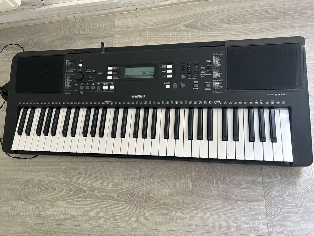 Clavier Yamaha PSR-E373 avec adaptateur, bon &eacute;tat Instruments de musique