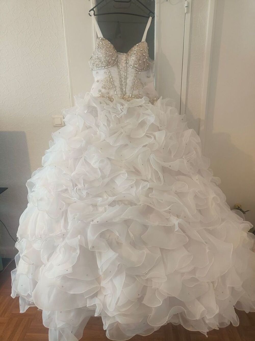 Robe de mari&eacute;e neuf Vêtements