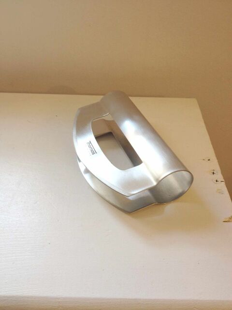 Outil de cuisine hachoir manuel gris argent�
10 Brioude (43)