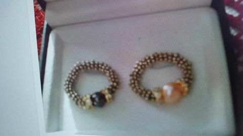 Deux bagues perles culture, m�daille protection N� 1377 15 Beaune (21)