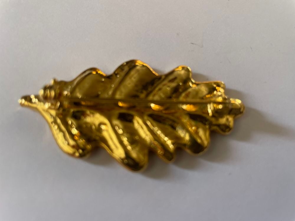 Broche dor&eacute; feuille de ch&ecirc;ne PM strass Ines De La Fressange Bijoux et montres