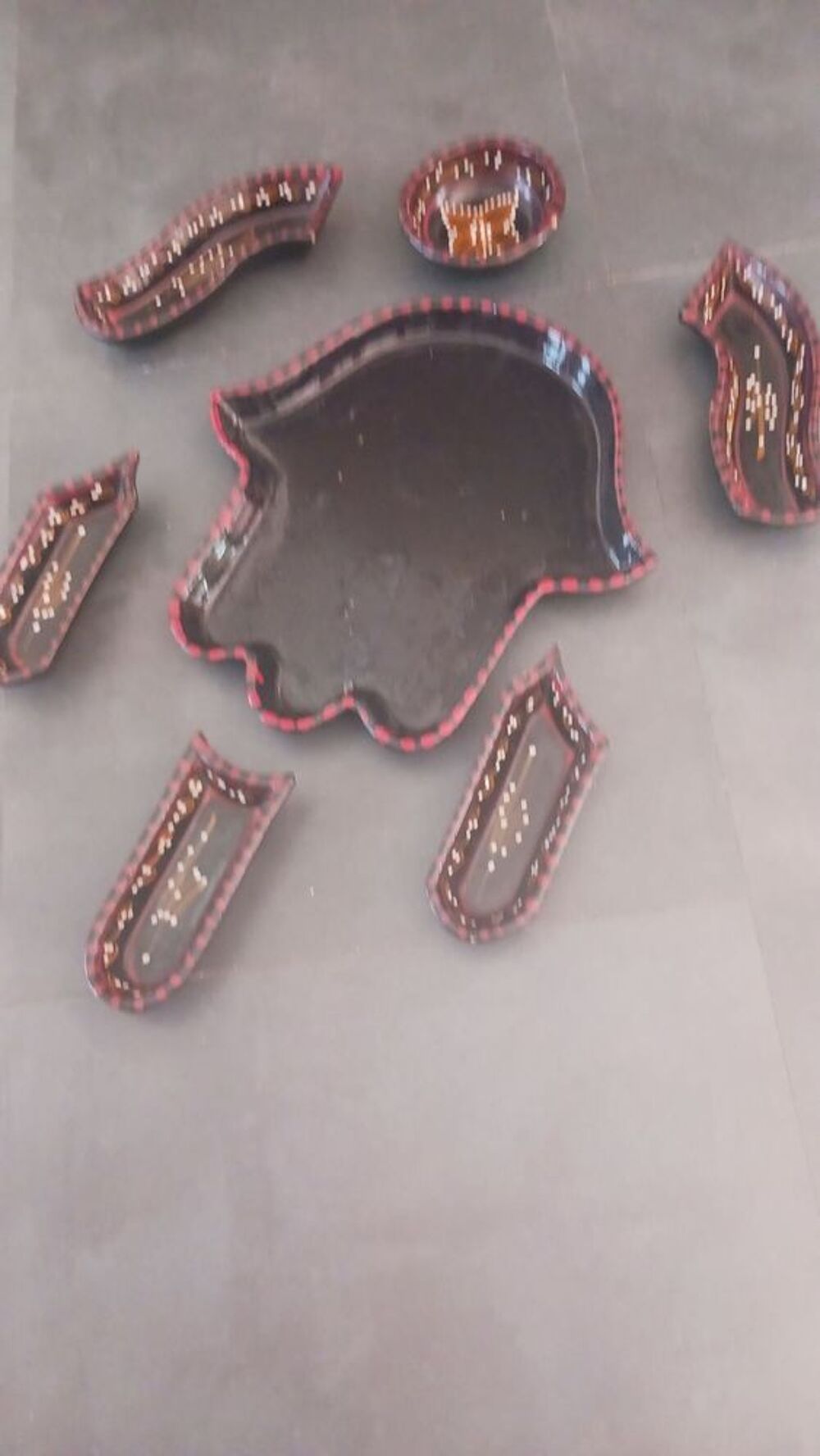 Plat d&eacute;coratif main de Fatma ? 15€ Décoration