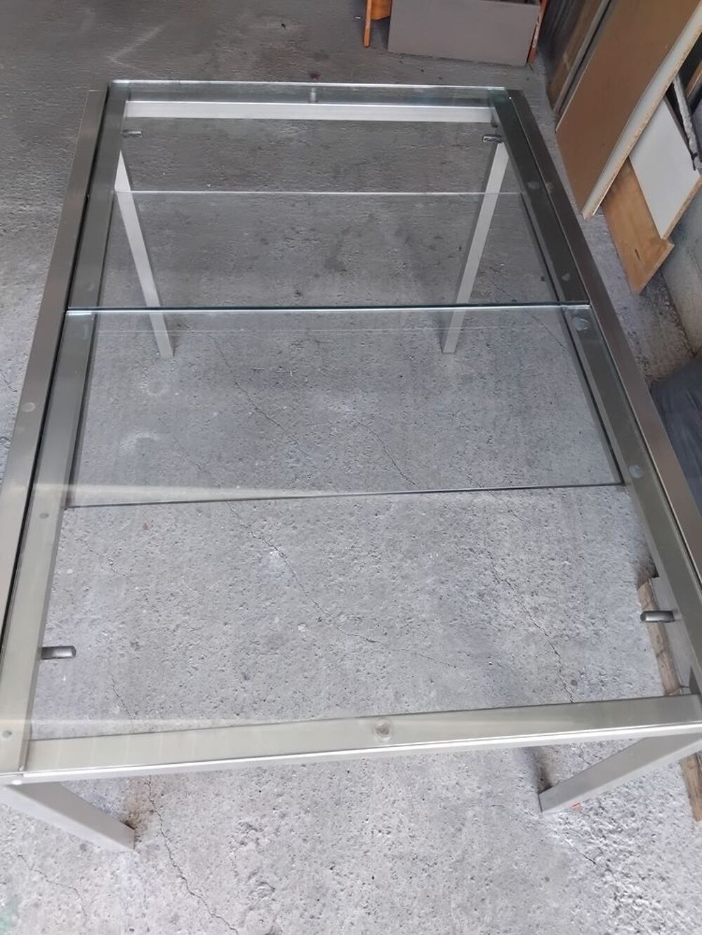 Table de salle &agrave; manger en verre avec rallonges...100 euros. Meubles