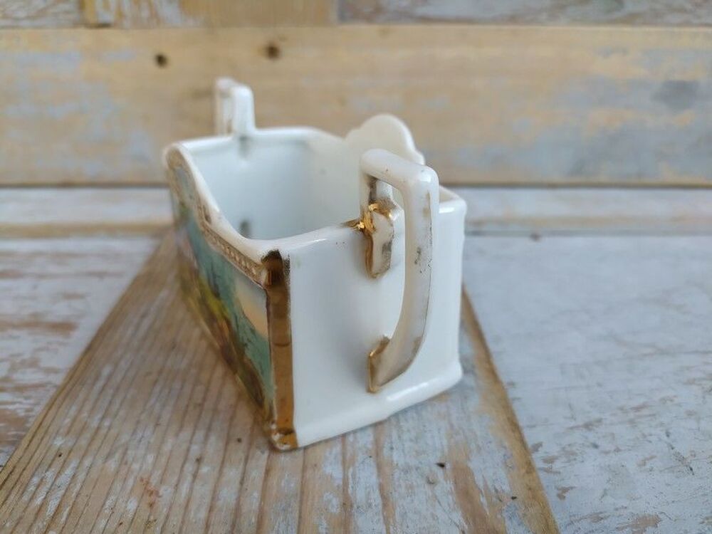 Petit Vase Porcelaine Paysage Chalet Suisse ou Autriche 
Décoration
