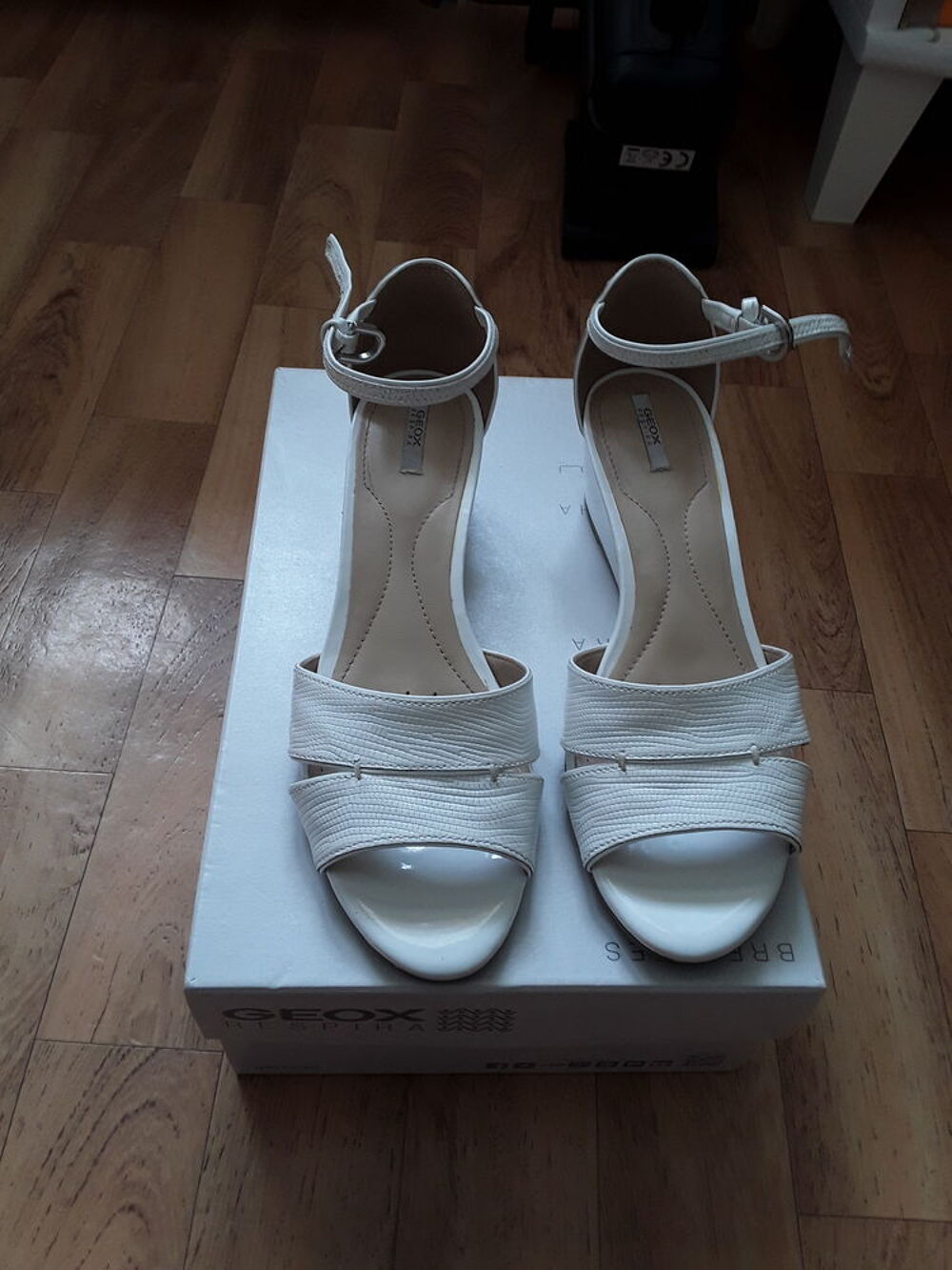 Chaussures talons compens&eacute;s Chaussures