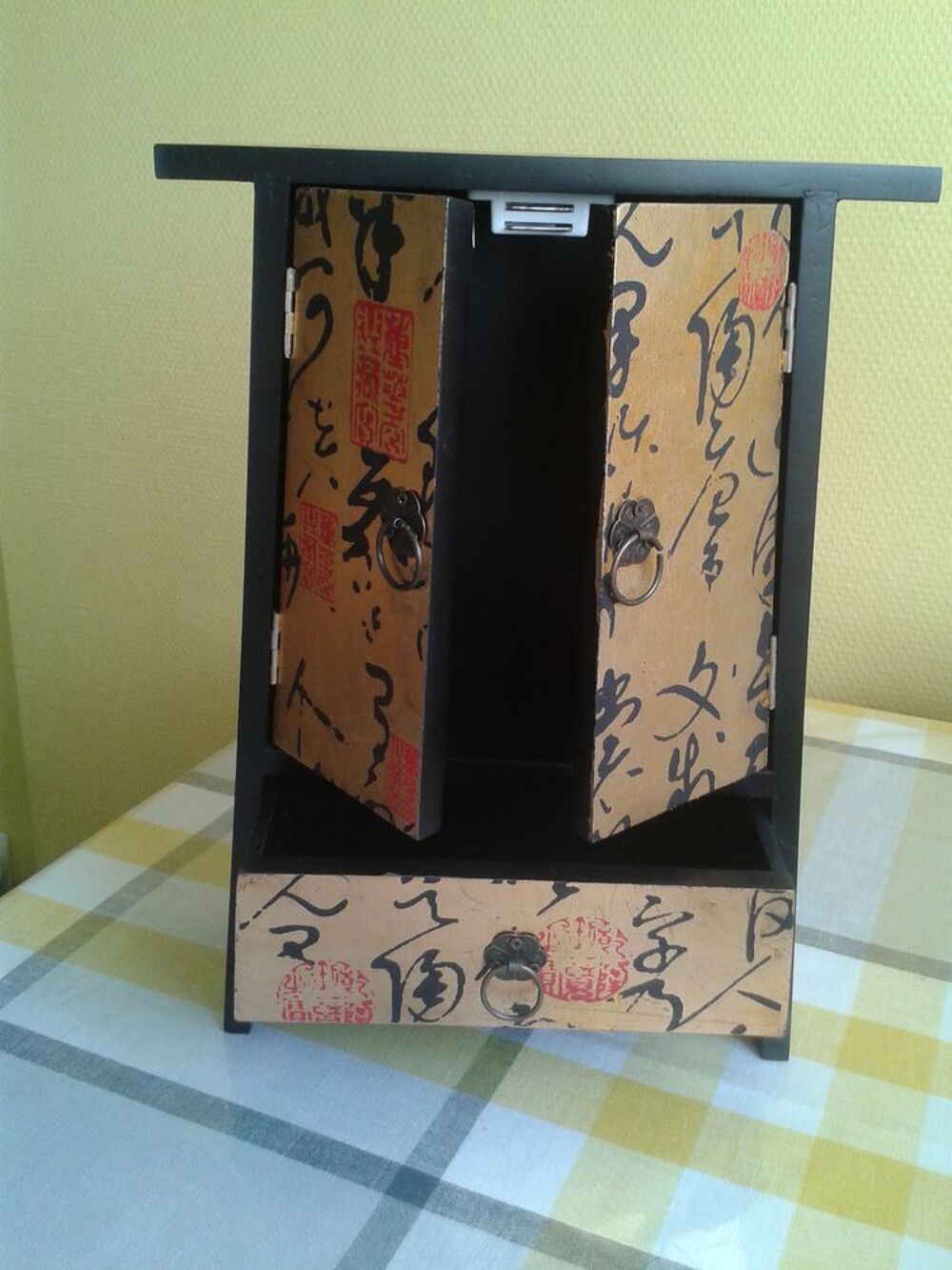 Armoire miniature laqu&eacute;e chinoise Décoration