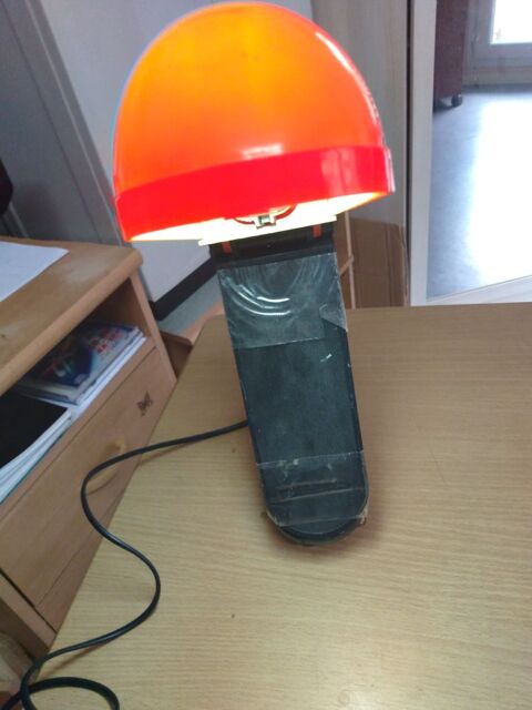 LAMPE BUREAU. 9 Paris 20 (75)