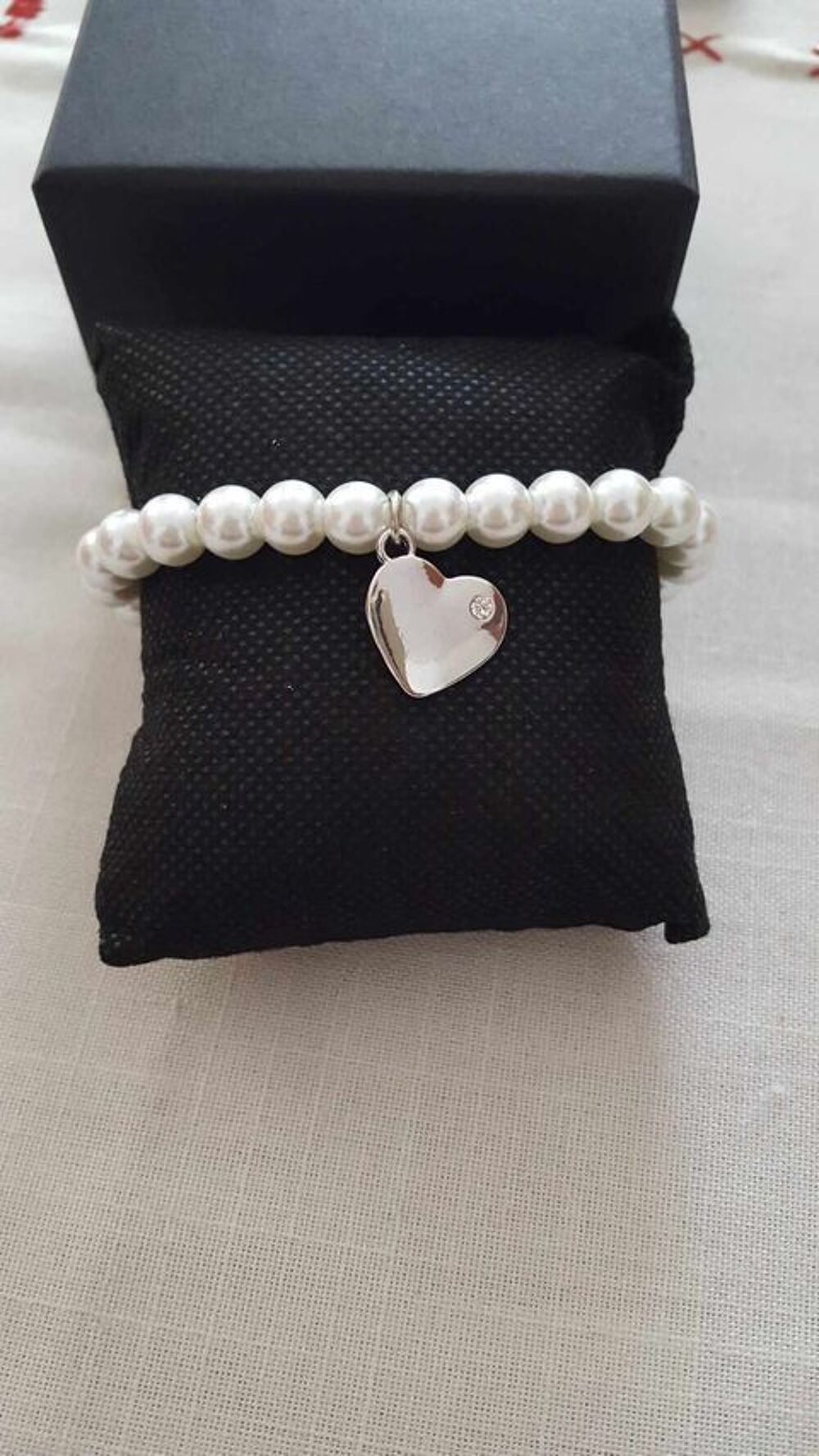  Un bracelet vintage, et un Pierre Cardin avec c?ur N&deg;1333 Bijoux et montres
