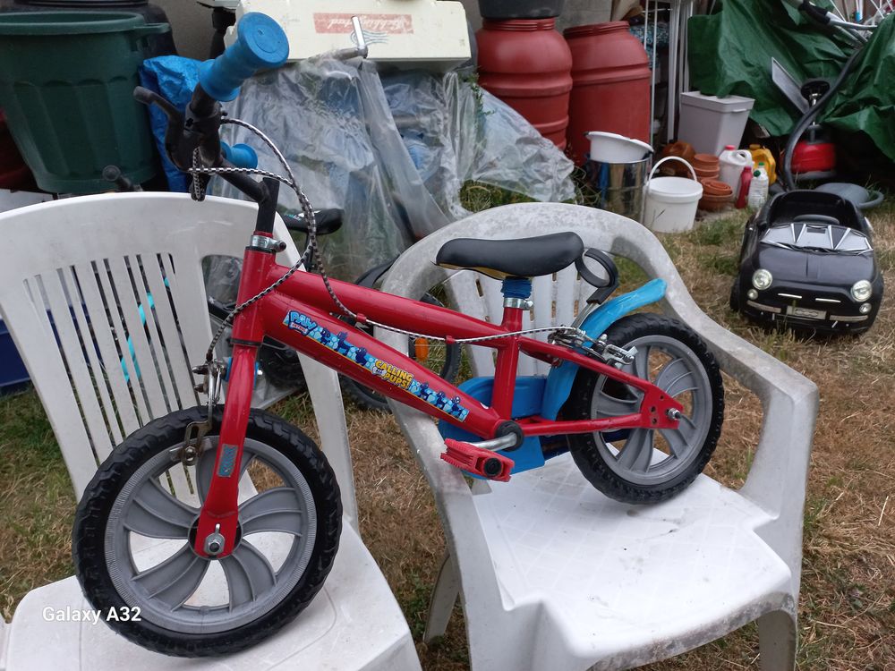 VELO ENFANT 10 POUCES-VELO 35 Euros-VELO DE 2 A 3 ANS Vélos