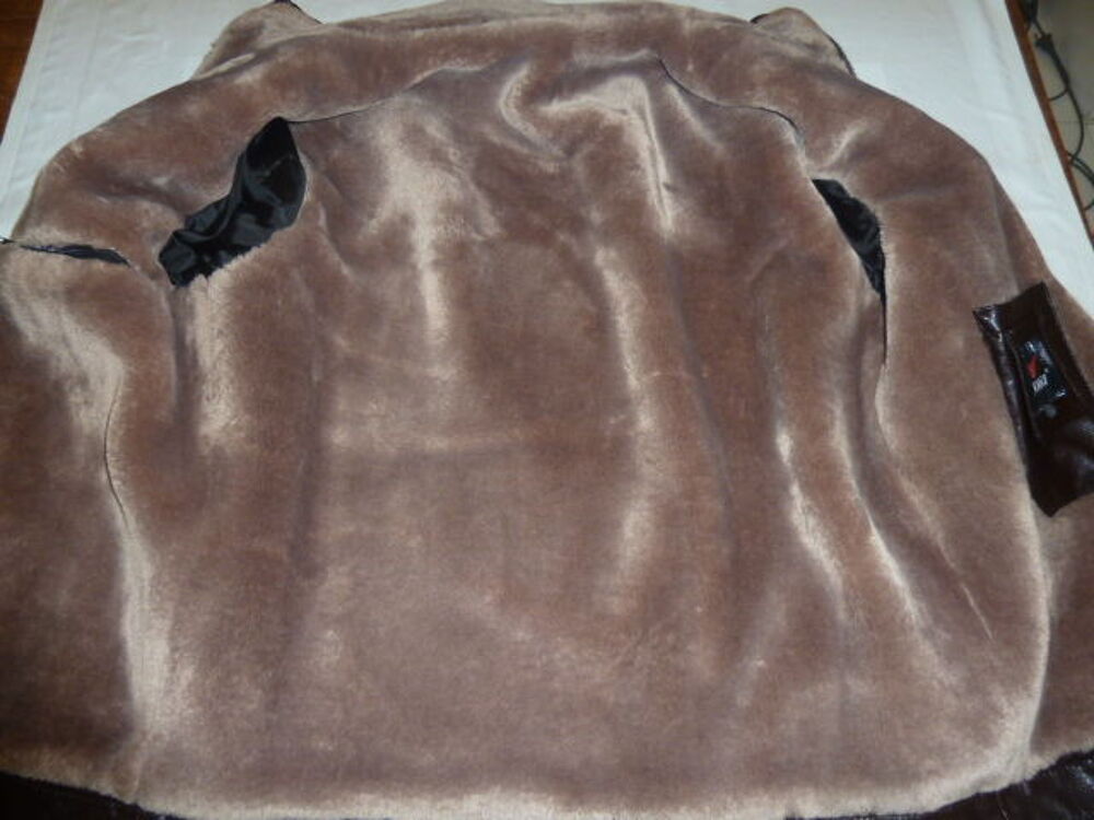 VESTE EN CUIR V&Eacute;RITABLE NEUVE AVEC &Eacute;TIQUETTE
Vtements