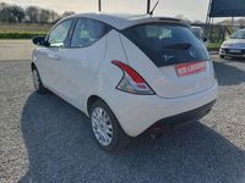 Ypsilon 1.2 8v 69 ch Stop&Start Gold 2013 occasion 86600 Coulombiers